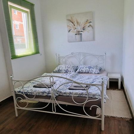 Apartman Lena Tusilovic Екстер'єр фото