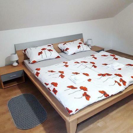 Apartman Lena Tusilovic Екстер'єр фото