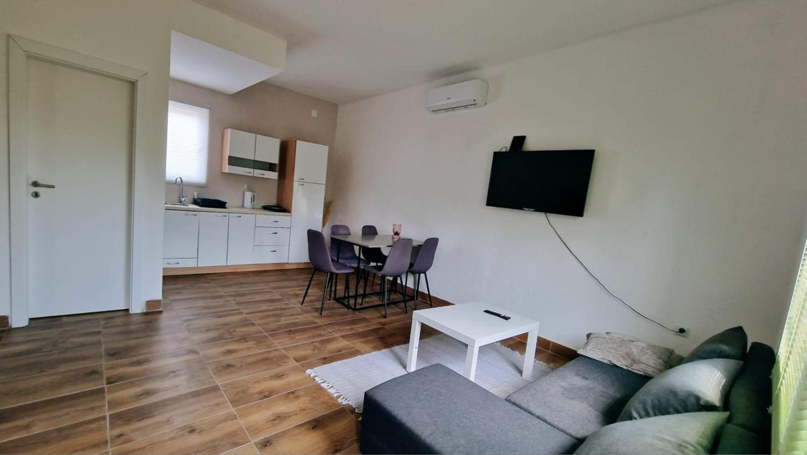Apartman Lena Tusilovic Екстер'єр фото