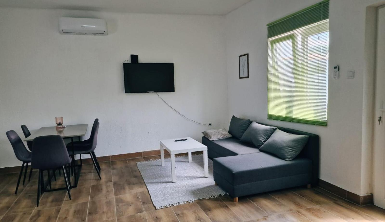 Apartman Lena Tusilovic Екстер'єр фото