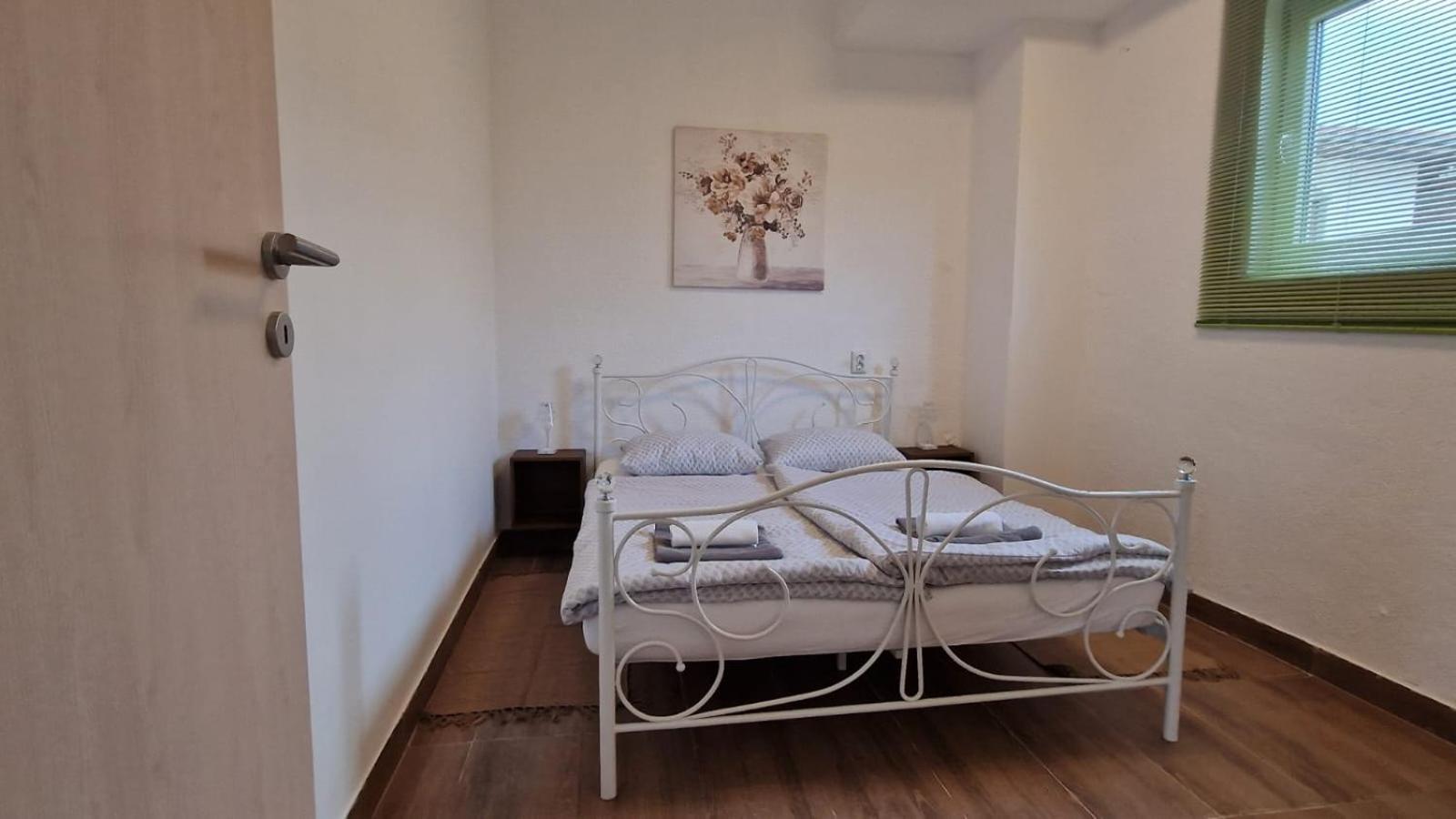 Apartman Lena Tusilovic Екстер'єр фото