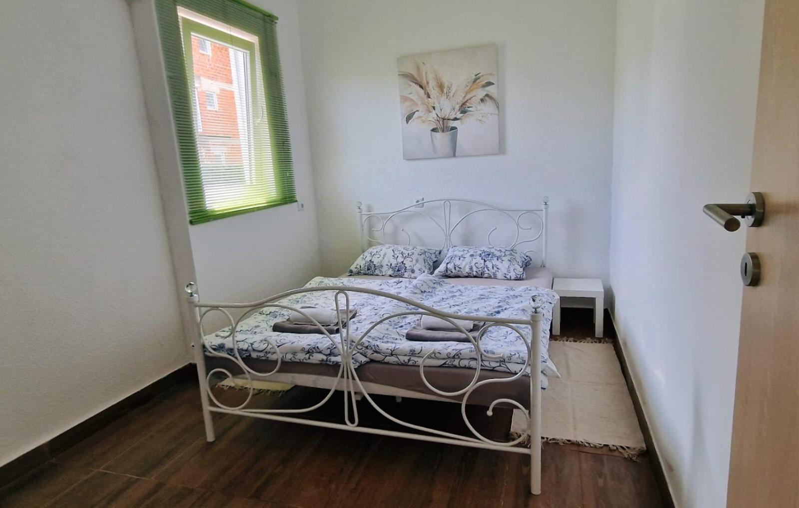 Apartman Lena Tusilovic Екстер'єр фото