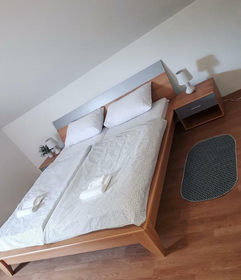 Apartman Lena Tusilovic Екстер'єр фото