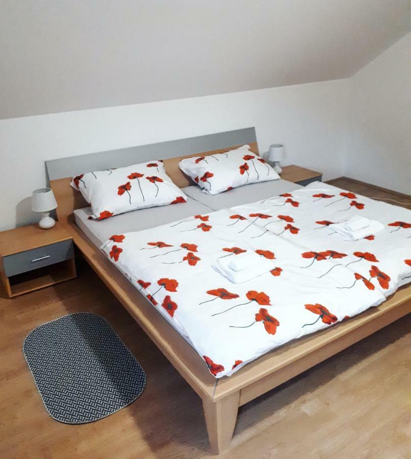 Apartman Lena Tusilovic Екстер'єр фото