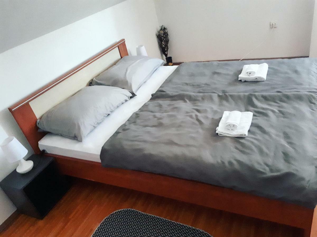Apartman Lena Tusilovic Екстер'єр фото